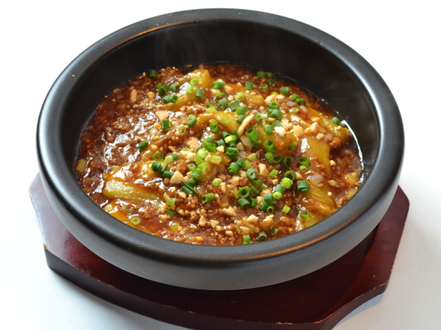茄子と豚挽肉ニンニクの土鍋仕立て